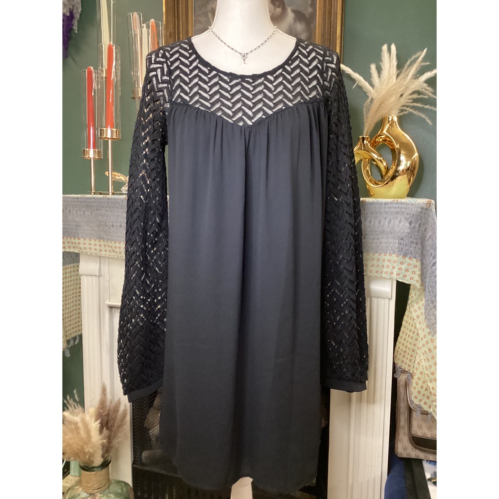 Sage Black Chevron Crochet Lace Sleeve Keyhole Back Shift Dress Medium D882